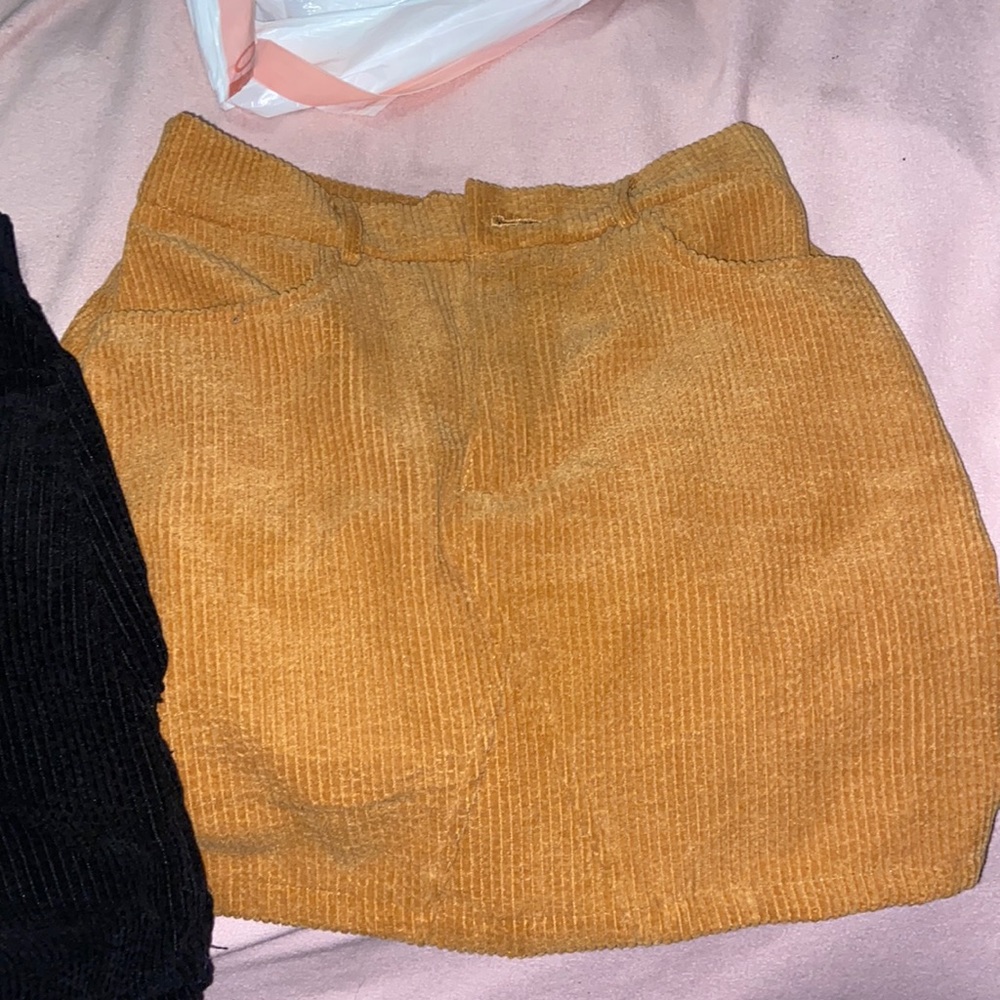 Super cute golden mini skirt